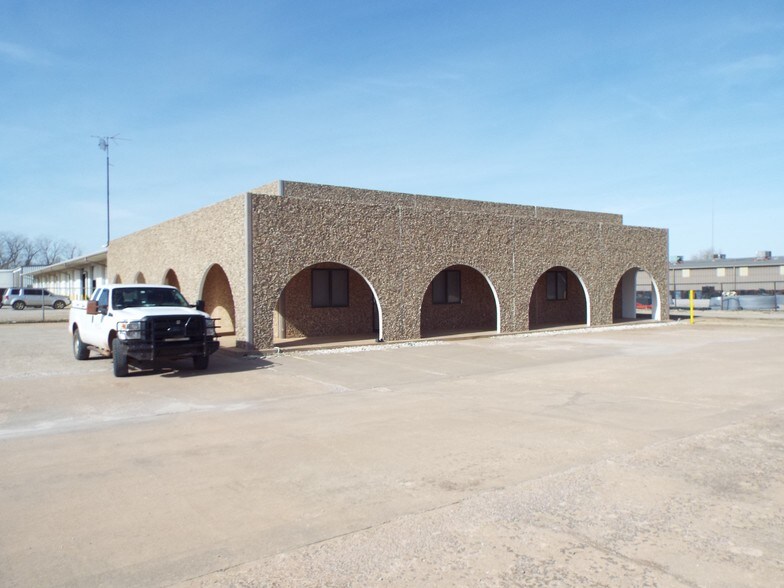 More Photos Of 5510 N Highway 81, Enid Warehouse For Lease