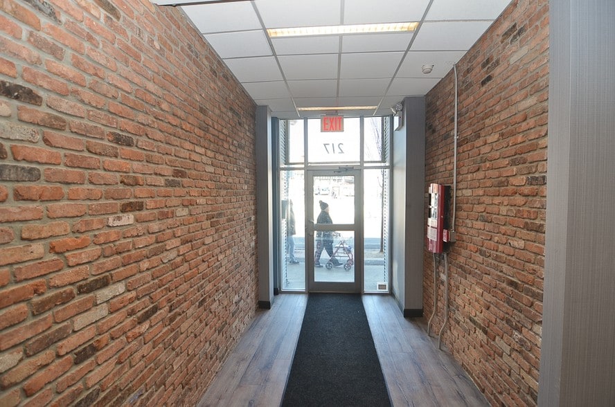 More Photos Of 217 Havemeyer St, Brooklyn Office For Lease