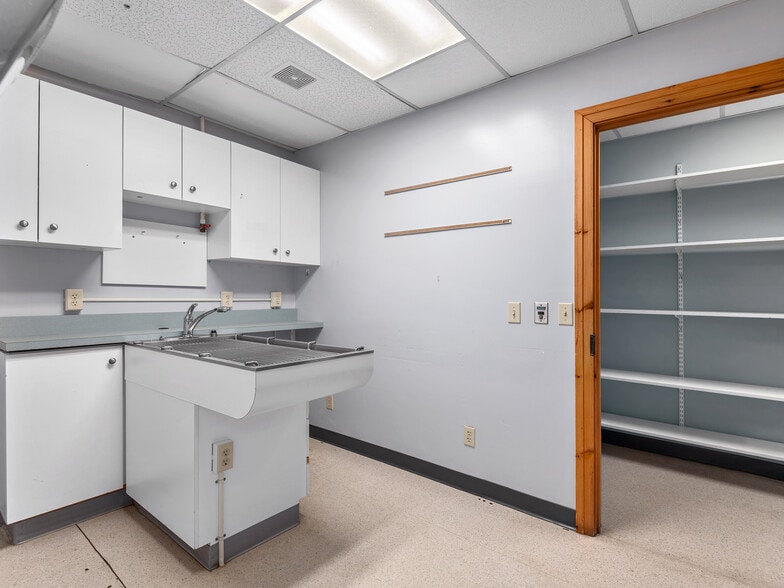 More Photos Of 1001 Greenville Hwy, Hendersonville Medical For Lease