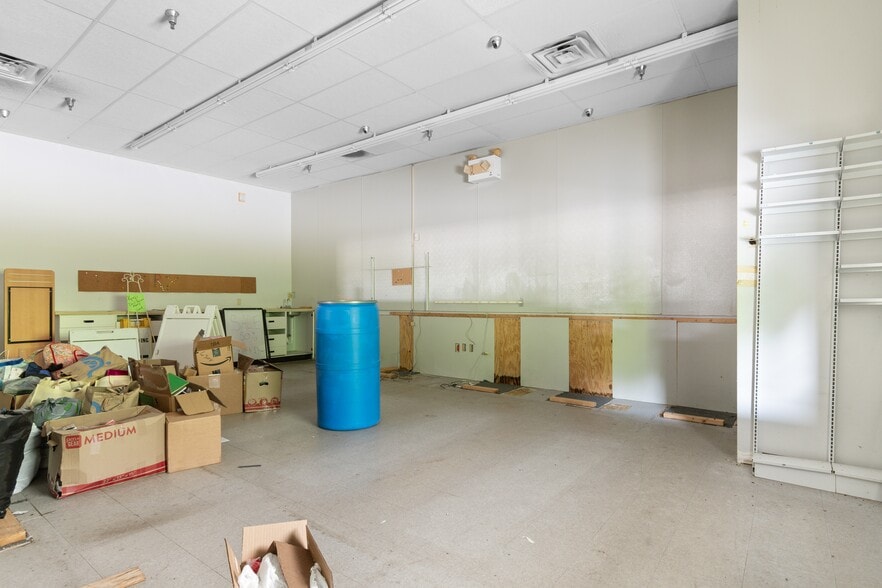 More Photos Of 480 Nelson Blvd, Kingstree Department Store For Sale