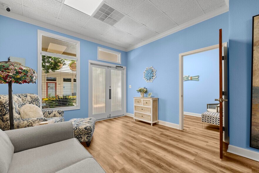 More Photos Of 913 Gulf Breeze Pky, Gulf Breeze Storefront Retail Office For Sale