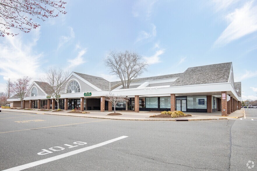 More Photos Of 1527-2044 Montauk Hwy, Bridgehampton General Retail For Lease
