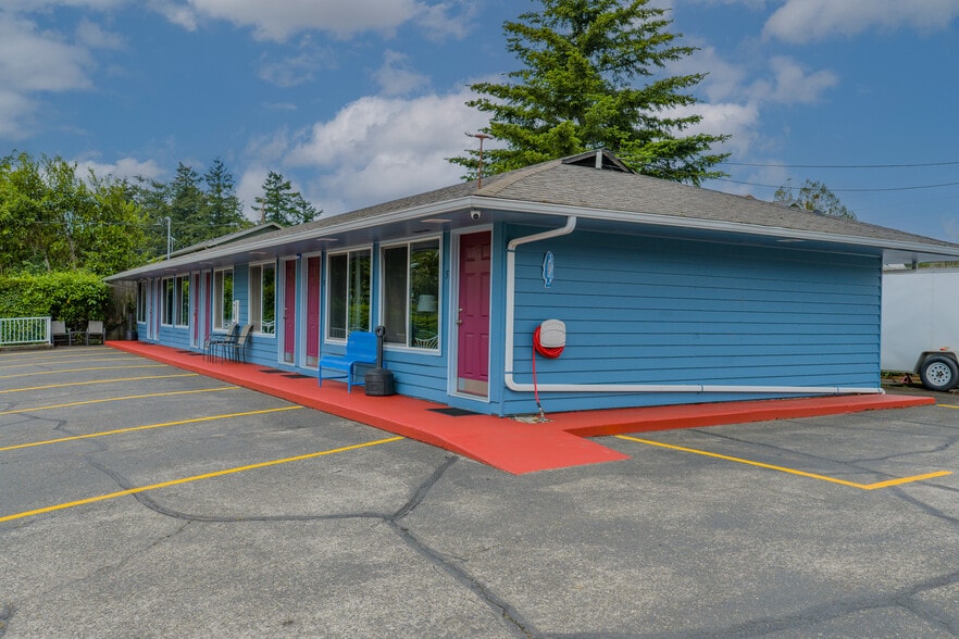 More Photos Of 787 N Central Blvd, Coquille Hotel For Sale