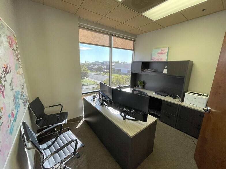 More Photos Of 26012 Pala, Mission Viejo Showroom For Lease