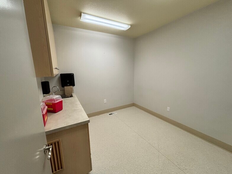 More Photos Of 1515-1535 Liberty St SE, Salem Medical For Lease