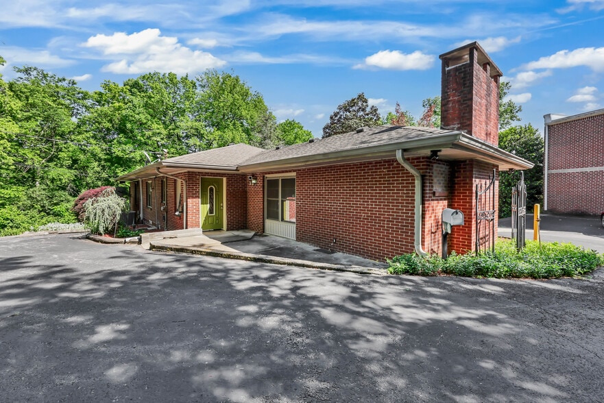 More Photos Of 1543 Madison St, Clarksville Specialty For Sale