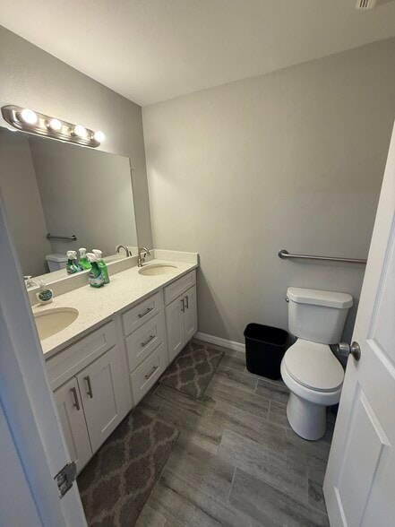 More Photos Of 5010 N Nebraska Ave, Tampa Light Distribution For Lease