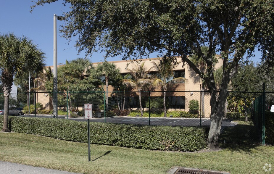 More Photos Of 2010 Seabird Way, Riviera Beach Warehouse For Lease