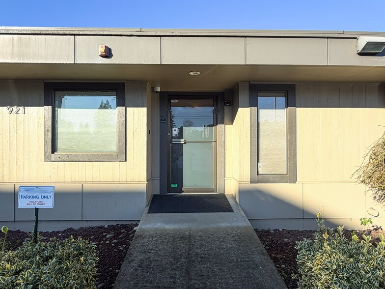 More Photos Of 921 40th Ave SW, Puyallup Medical For Sale