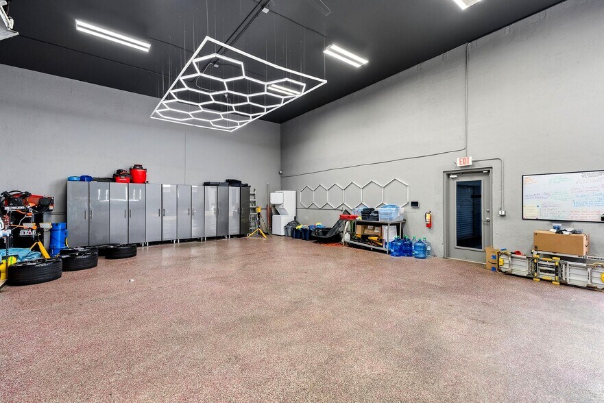 More Photos Of 12445 Collier Blvd, Naples Showroom For Sale