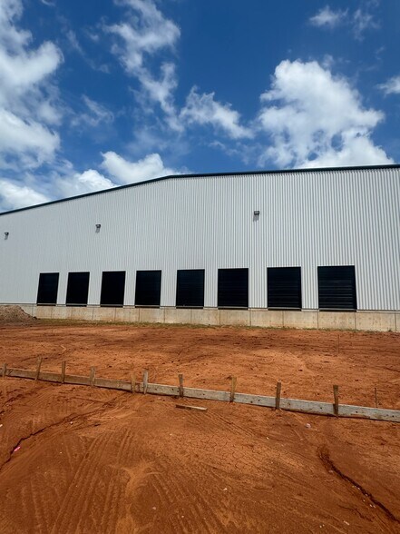 More Photos Of 2341 S Council Rd, Oklahoma City Warehouse For Lease
