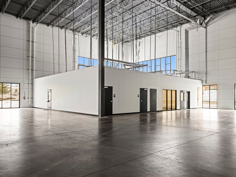 More Photos Of 565 Parkland Drive, Sandy Warehouse For Lease