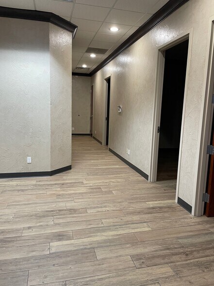 More Photos Of 609 S Kelly Ave, Edmond Unknown For Lease