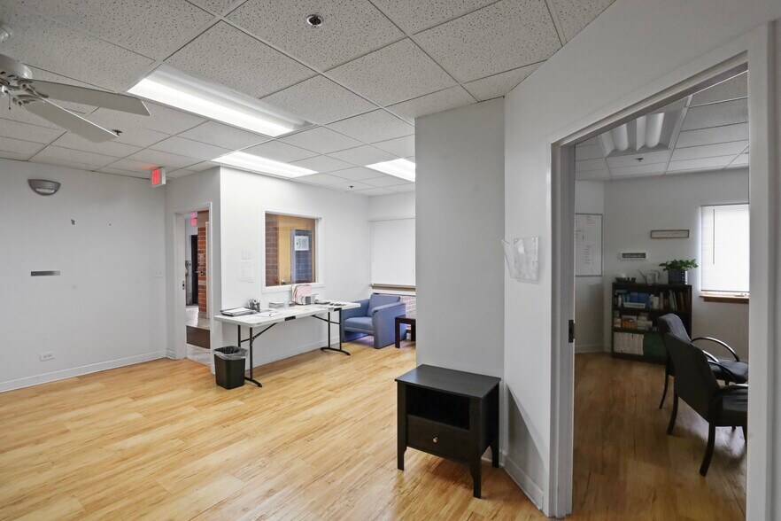 More Photos Of 1N131 County Farm Rd, Winfield Office For Sale