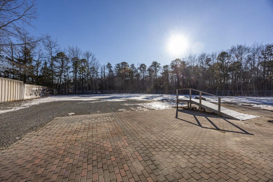 More Photos Of 320 Tilton Rd, Northfield Warehouse For Lease