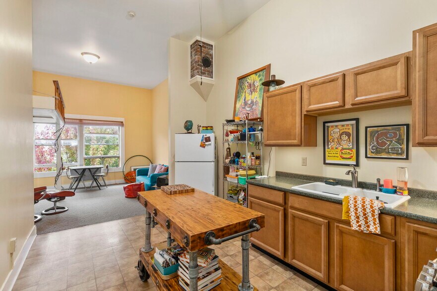 More Photos Of 936 Water St, Port Townsend Storefront Retail Residential For Sale