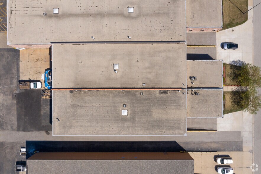 More Photos Of 850-880 Greenleaf Ave, Elk Grove Village Warehouse For Lease