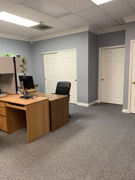 More Photos Of 7939 Morris Rd, Fairfield Township General Retail For Lease