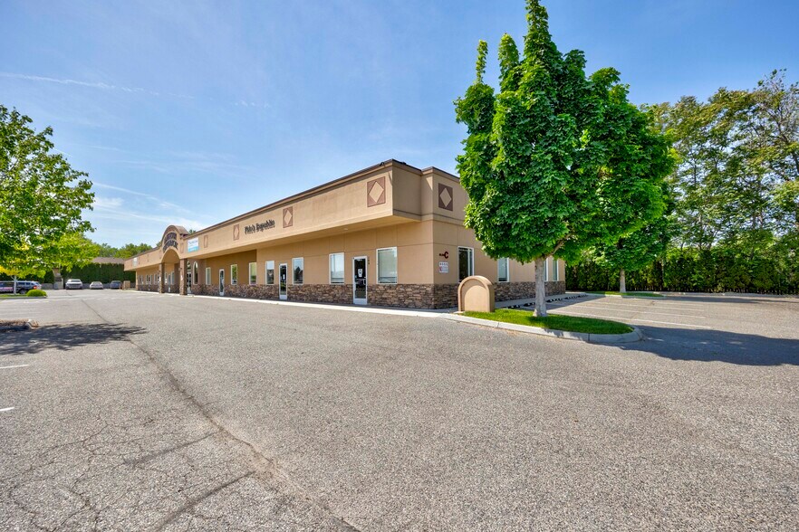 More Photos Of 515 N Neel St, Kennewick Storefront Retail Office For Lease