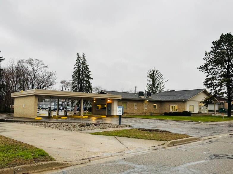 More Photos Of 215 N 20th St, Springfield Bank For Sale