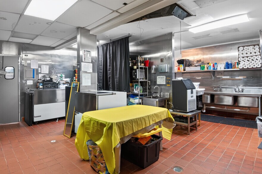 More Photos Of 5425 N Main St, Dayton Freestanding For Sale