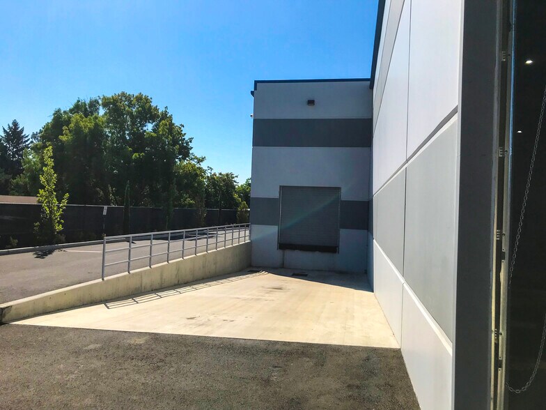 More Photos Of 3425 S Pacific Hwy, Medford Warehouse For Lease