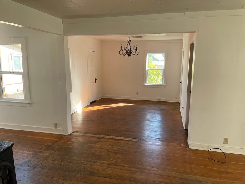 More Photos Of 151 Maciver Ln, Bishop Office For Lease