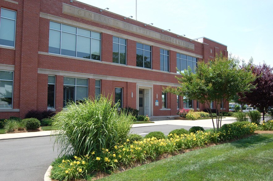 More Photos Of 2459 Wilkinson Blvd, Charlotte Loft Creative Space For Lease