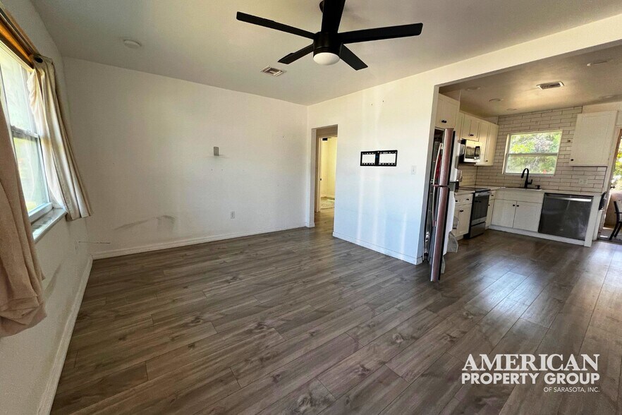 More Photos Of 2048 Bee Ridge Rd, Sarasota Storefront Retail Residential For Sale