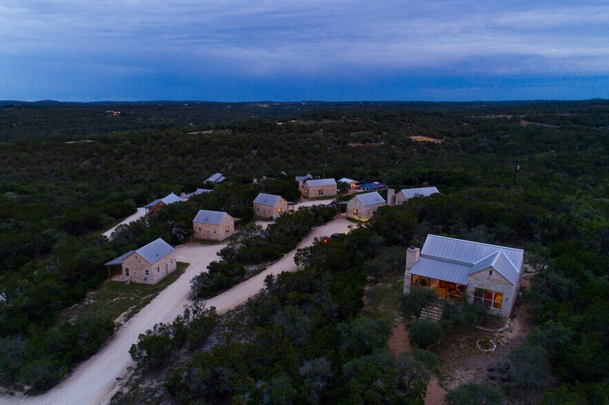 More Photos Of 7400 McGregor Ln, Dripping Springs Hotel For Sale