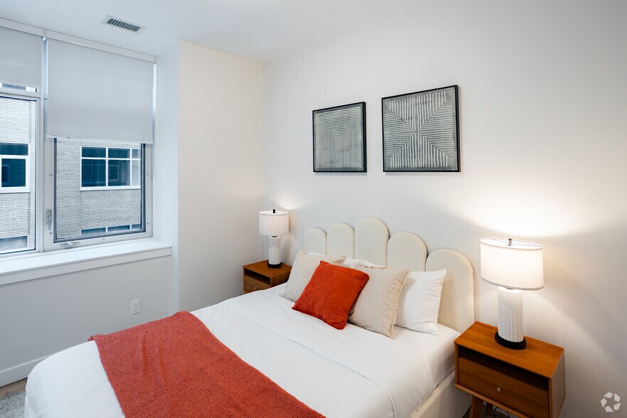 More Photos Of 736 8 Av SW, Calgary Apartments For Lease