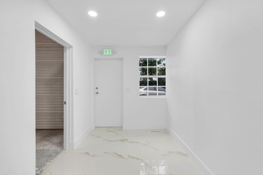 More Photos Of 3435 Enterprise Ave, Naples Warehouse For Sale