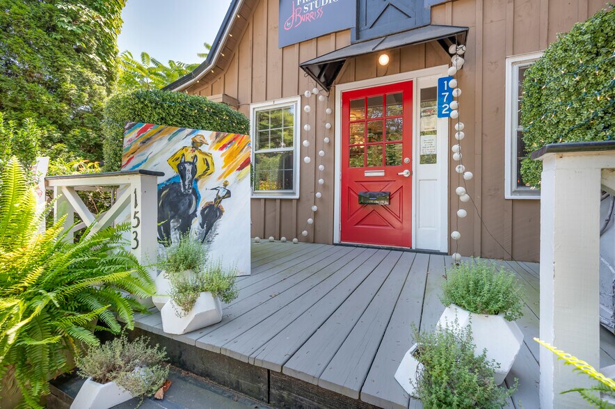 More Photos Of 172 Main st, Saluda Showroom For Sale