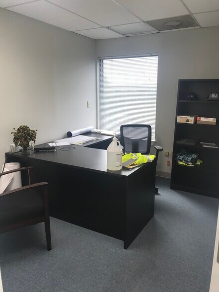 More Photos Of 975 Morrison Dr, Charleston Office For Sale