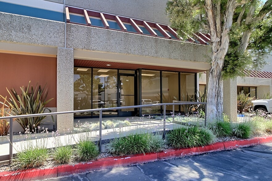 More Photos Of 1891 Goodyear Ave, Ventura Manufacturing For Lease