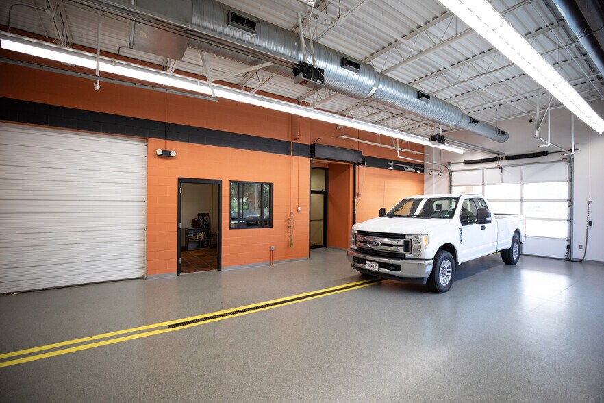 More Photos Of 5900 Mo-150 Hwy, Grandview Auto Dealership For Sale