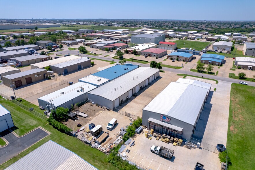 More Photos Of 14900 Bristol Park Blvd, Edmond Warehouse For Lease