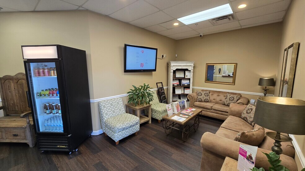 More Photos Of 117-133 W Parkwood Ave, Friendswood Storefront For Lease