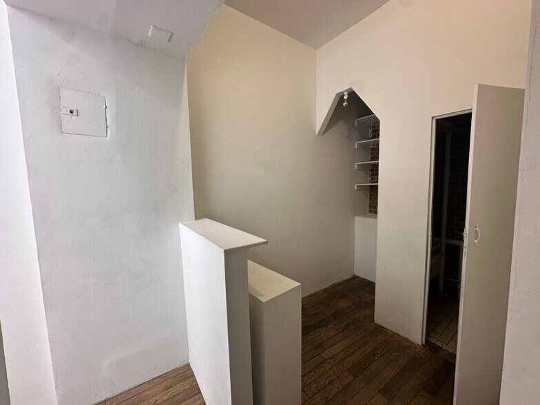 More Photos Of 191 Henry St, New York Apartments For Lease