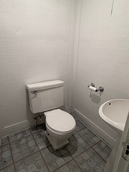 More Photos Of 675-685 Washington St, Norwood Storefront Retail Office For Lease