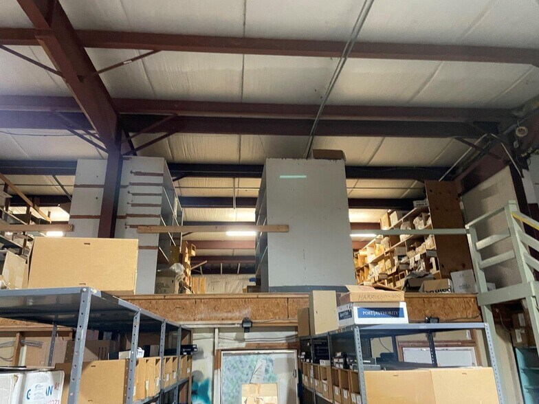 More Photos Of 16 Beaver Brook Rd, Danbury Warehouse For Lease