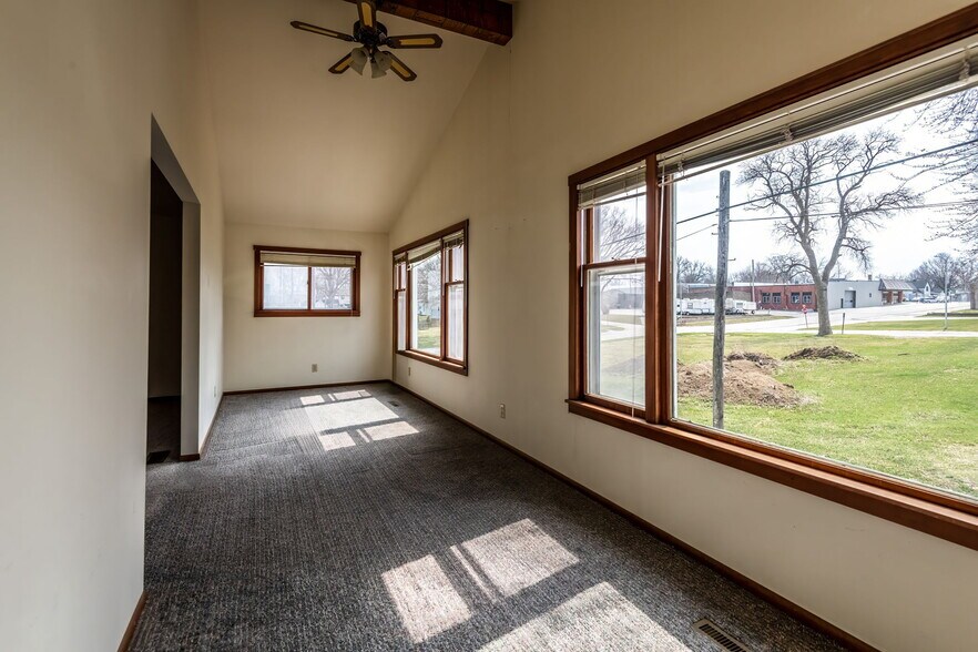 More Photos Of 812 6th St, Harlan Apartments For Sale