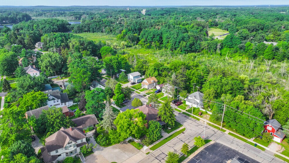 More Photos Of 109 W Lake St, Waupaca Healthcare For Sale