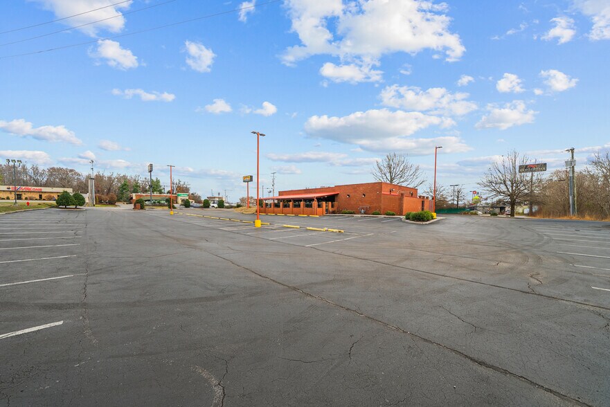 More Photos Of 1420 Interstate Dr, Cookeville Restaurant For Sale