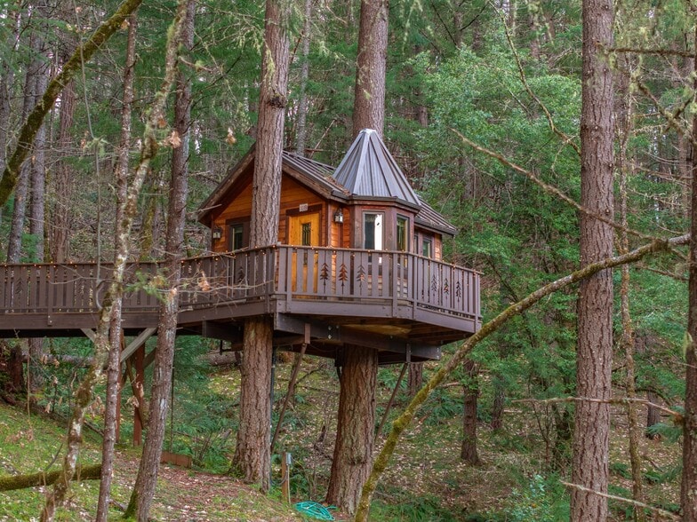 More Photos Of 3305 Dick George Rd, Cave Junction Hospitality For Sale