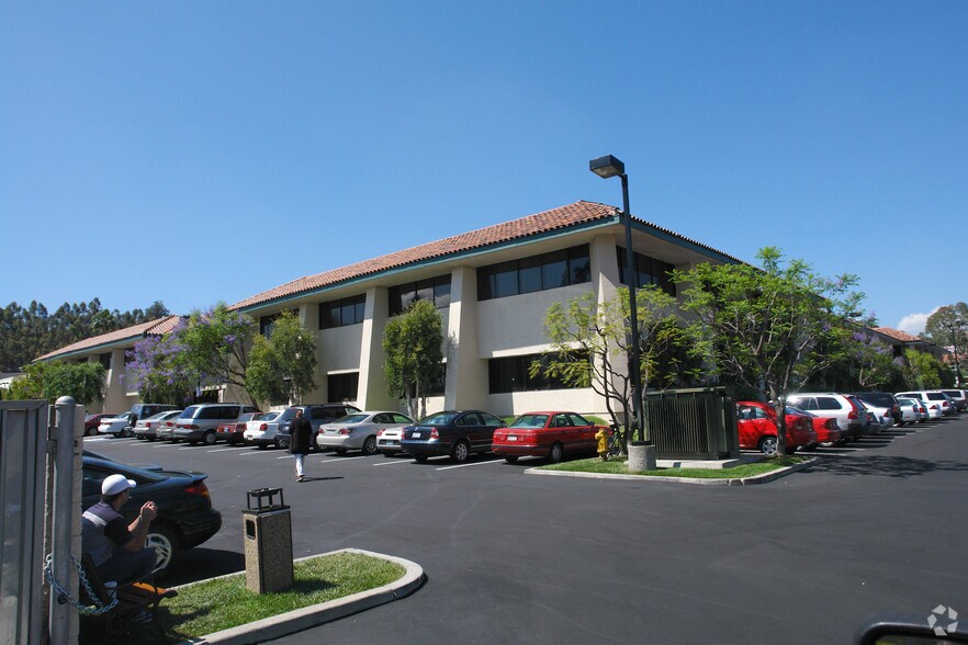 More Photos Of 23801 Calabasas Rd, Calabasas Loft Creative Space For Lease