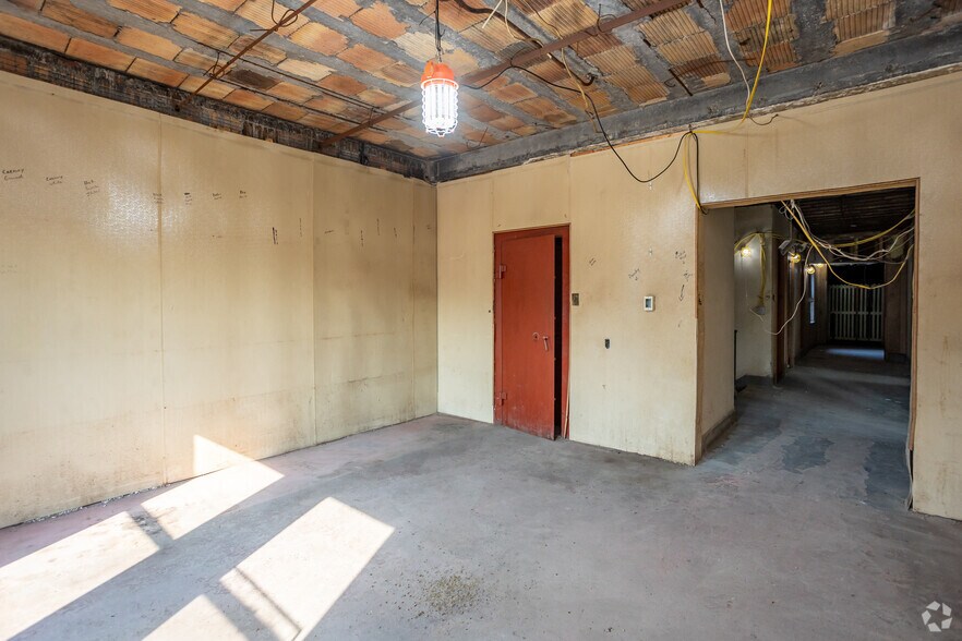 More Photos Of 102 33rd St, Pittsburgh Warehouse For Sale