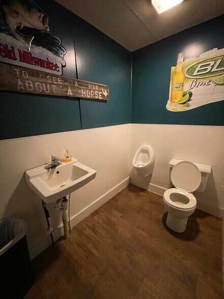 More Photos Of 203 Whinery, Binford Casino For Sale