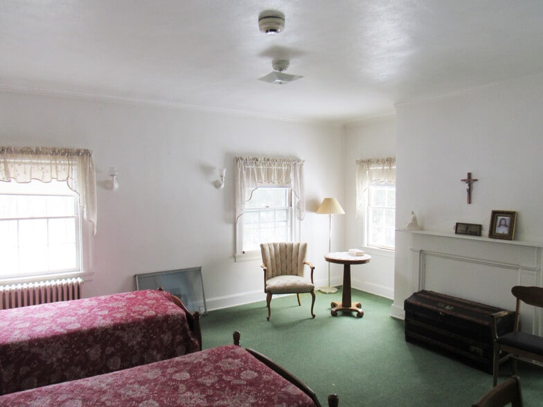 More Photos Of 29 Colton St, Farmington Religious Facility For Sale
