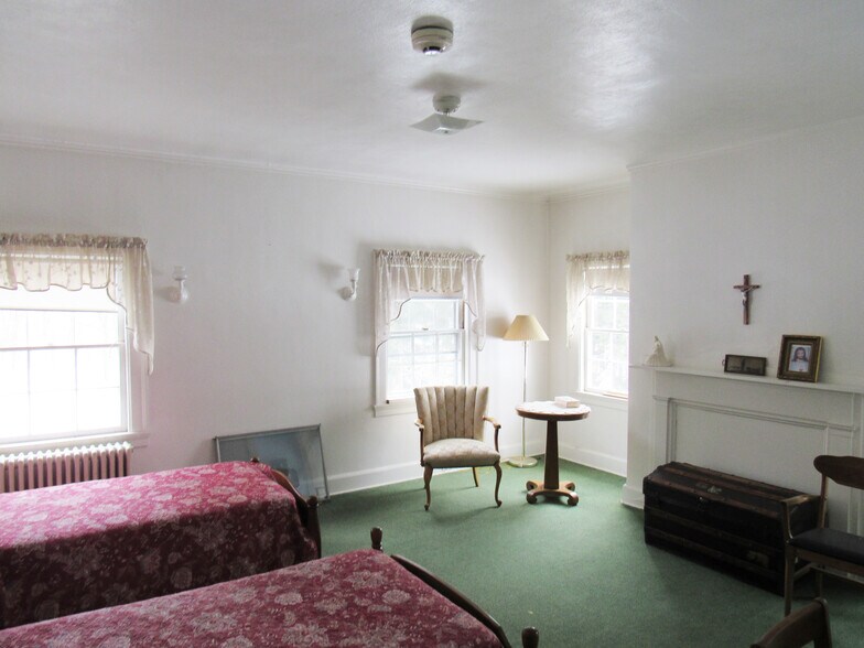 More Photos Of 29 Colton St, Farmington Religious Facility For Sale